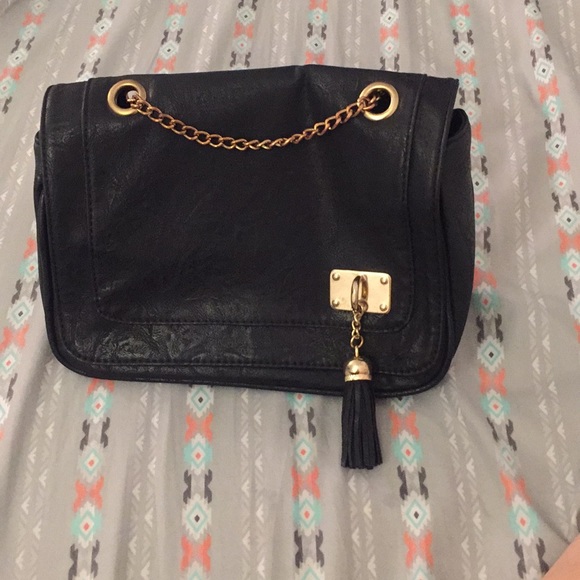 *BOGO 50%*JustFab black/gold chain crossbody bag - Picture 2 of 5